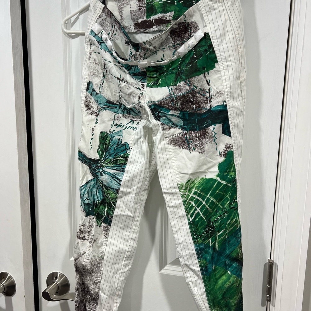 Green and White Abstract Cropped Pants